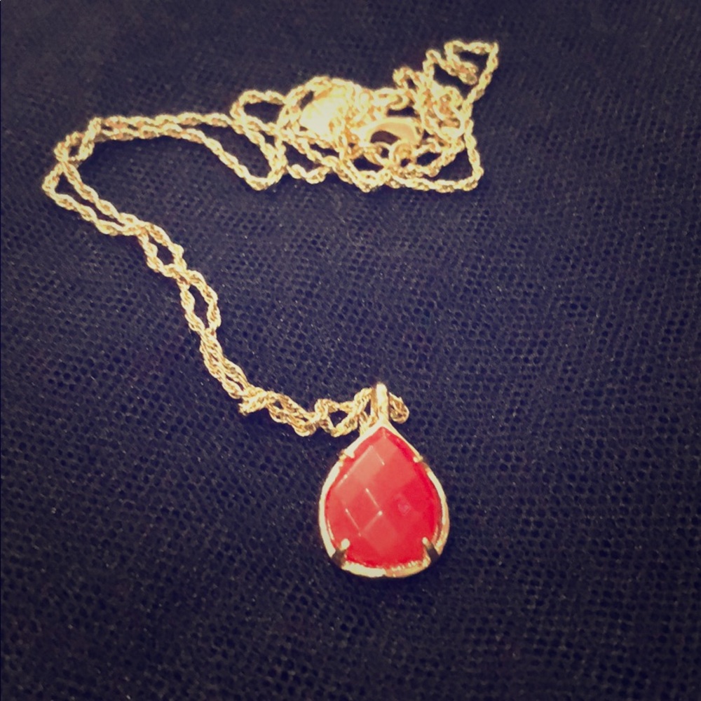 Kendra Scott necklace